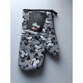 NEW Disney Mickey Mouse Oven Mitt