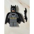 LEGO Batman Minifigure w / Batarang Blue Gray S...