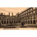 Fountain Court, Hampton Court Palace, 37 Morlan...