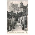 60 - PIERREFONDS - rue notre dame et le château