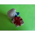 Smurf with white gift with red bow
