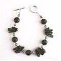 Bracelet green flecked agate chip beads 7.75 in...