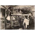 63 - Ambert - le pressage des feuilles blanches