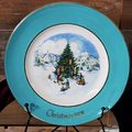 Avon Christmas Plate Series - 1978 - Trimming t...