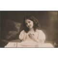 Ein Junges Mädchen am Esstisch, 1909 - Photoche...