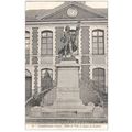 59 - Landrecies - hôtel de ville et statue de D...