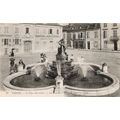 65 - Tarbes - la place Marcadieu - la fontaine