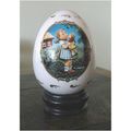 Porcelain egg Kiss Me 1994 M. I. Hummel Danbury...