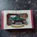 Oxford Diecast - Model T Ford Van - Manor House...