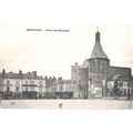36 - ISSOUDUN - PLACE DES MARCHES