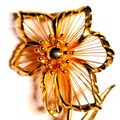 Brooks Gold Flower Brooch Harp Wire Detailed Fl...