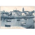 44 - Le Croisic - le port devant l'hôtel des po...