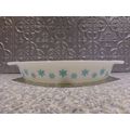 Pyrex Snowflake 1 1/2qt Oval Divided Serving Di...