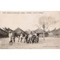 CARTE POSTALE - AFRIQUE NOIRE - DANS LE VILLAGE