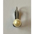 MARVELLA Signed Vintage Faux Pearl Clip Earring...
