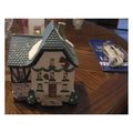 LIGHTED CHRISTMAS VILLAGE PORCELAIN ANTIQUES SH...