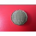 1962 QUEEN ELIZABETH II BRASS THREEPENCE - COIN...