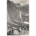 65 - Gavarnie - excursionnistes sur le chemin d...