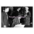 rs0462 - Princess Diana signs visitors book in ...
