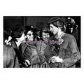 rs0461 - Princess Diana chats to women in Sheff...