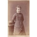 VICT. CDV PHOTO -YOUNG WOMAN/FASHION DRESS/NECK...