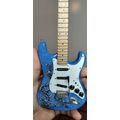 DAVID LOZEAU - The Dragon Fender Strat 1:4 Scal...