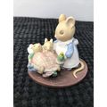 Small mother Mouse figurine with children