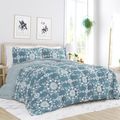 Full/Queen size 3-Piece Blue and White Reversib...